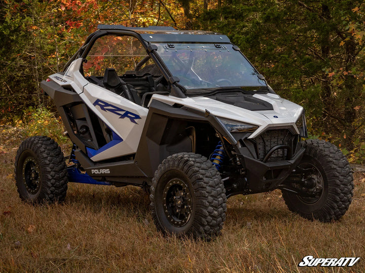 Brazos en A con desplazamiento hacia adelante de 1,5" y gran distancia al suelo POLARIS RZR PRO XP 