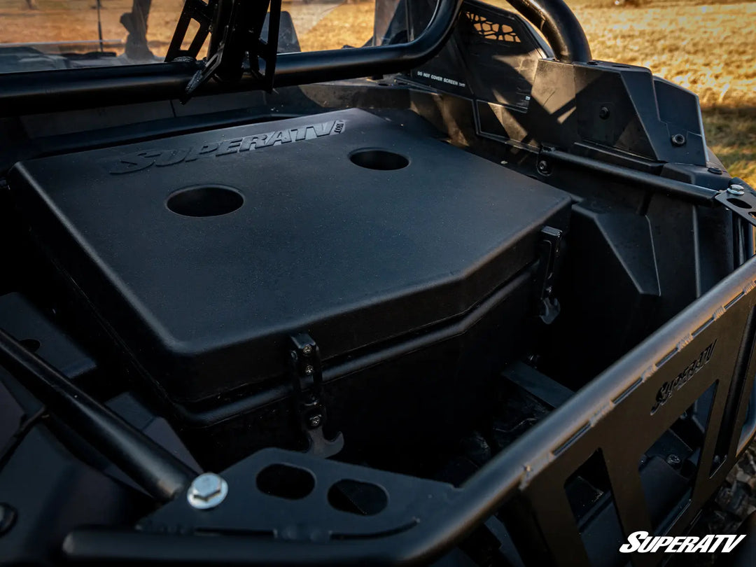 Nevera portátil Polaris RZR Pro XP con compartimento de carga 