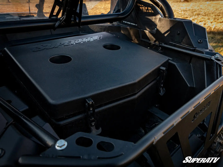 Nevera portátil Polaris RZR Pro XP con compartimento de carga 