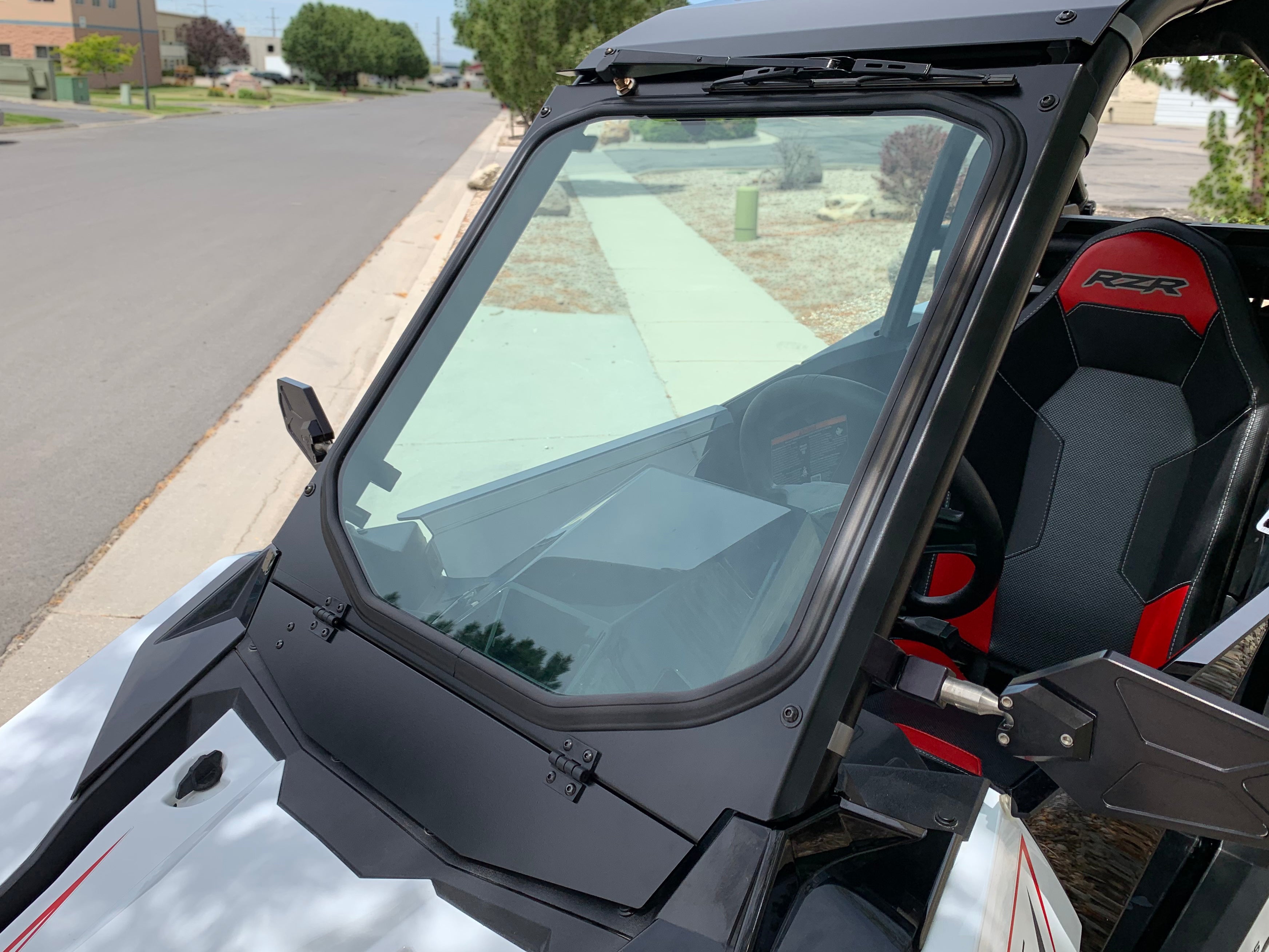 Polaris RS1 Glass Windshield with Vent and Wiper